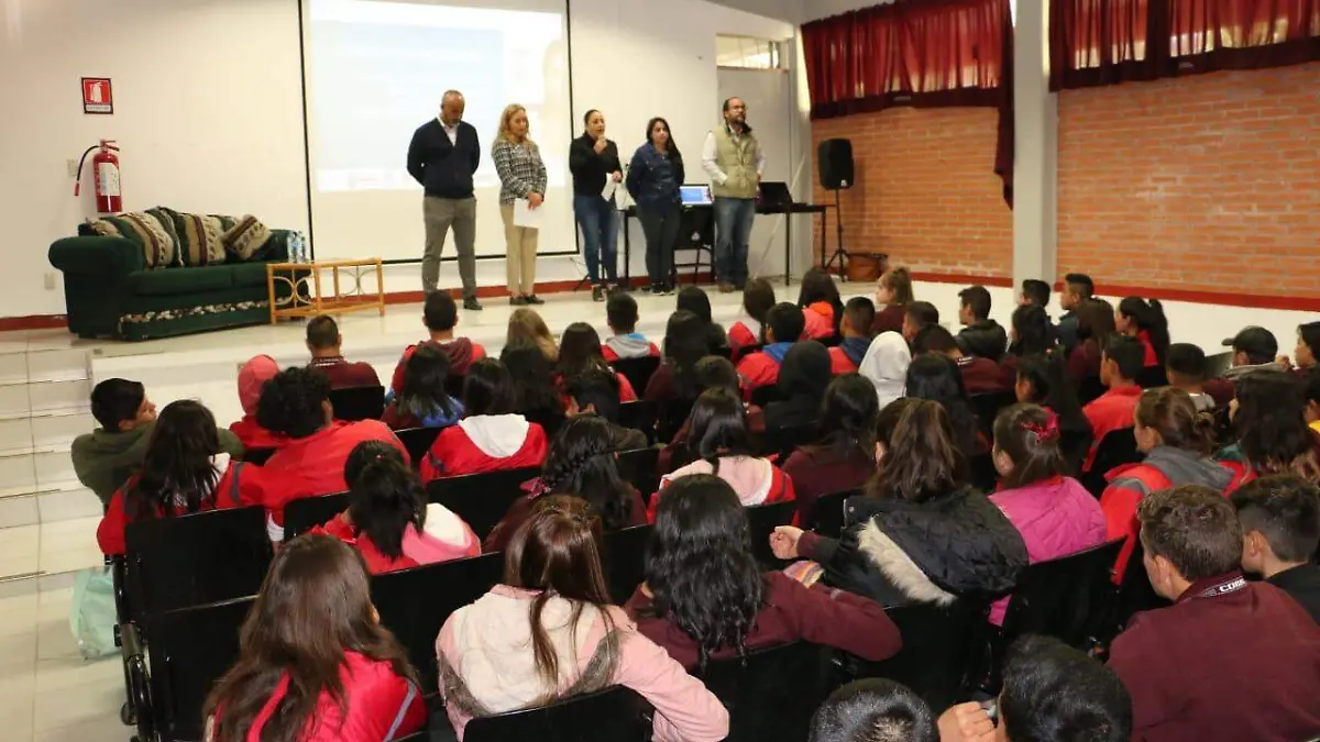 La jornada se llevó al plantel de la cabecera municipal de Amealco. Foto Cortesía.